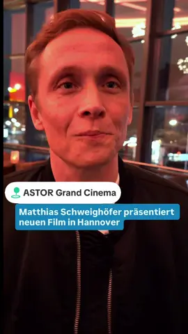 Matthias Schweighöfer war am Freitag im Rahmen seiner Kinotour zu Besuch im Astor Grand Cinema in Hannover. Der Schauspieler präsentiert aktuell seinen neuen Film „Das Leben der Wünsche“. #matthiasschweighöfer #kino #hannover #film #daslebenderwünsche 