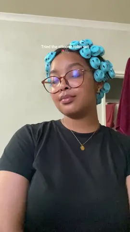 Tried the silicone roller set🥹🌷 go to part 2 for the results 🥰 #siliconerollers #heatlesscurls #overnightcurls #heatlesshairstyles 