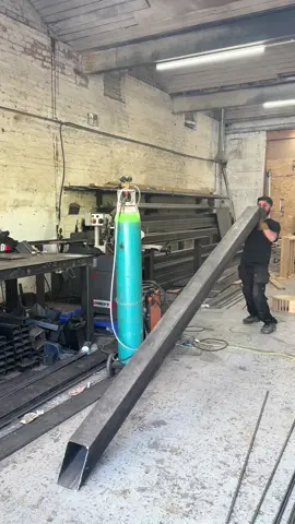 #centralspinestaircase #luxurystaircase #modernstair #Modernstairs #floatingstair #monostringer 