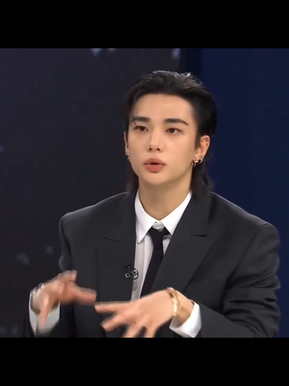Hyunjin  lo lindo que se escucha decir reguetón❤️ también  habla sobre la coreografía 