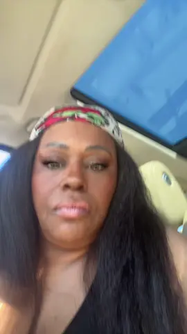 Just put this wig on and go! It’s that easy #giftsforher #cybermonday #tiktokpartner #over40beautytips #wigstyle 
