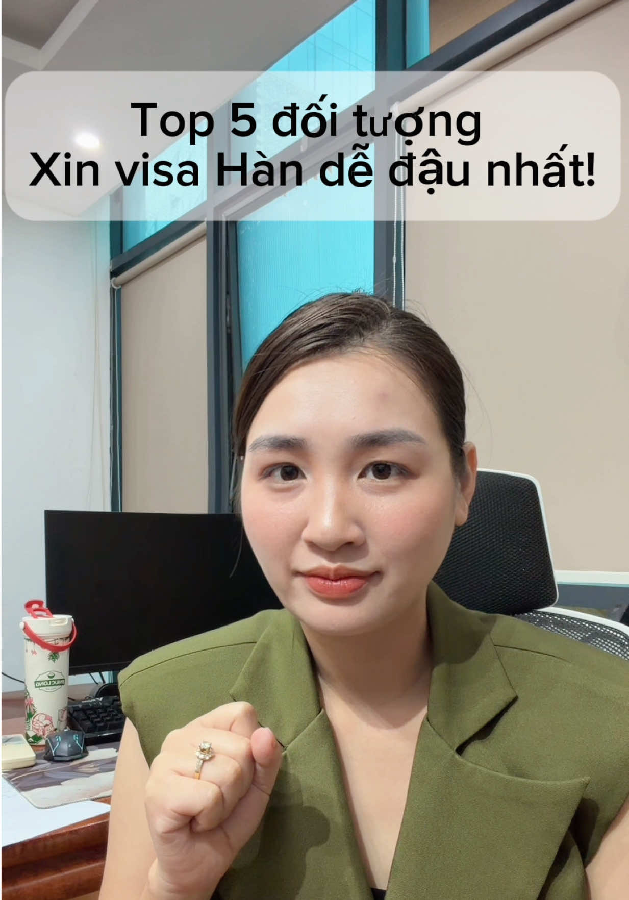 Top 5 đối tượng có tỷ lệ đậu visa Hàn Quốc cực kỳ cao 1️⃣ Người có công việc & thu nhập ổn định. 2️⃣ Chủ doanh nghiệp/hộ kinh doanh trên 2 năm. 3️⃣ Người từng đi Mỹ, Úc, Canada, châu Âu… 4️⃣ Người hoạt động văn hóa – thể thao (KOL, mẫu, diễn viên…). 5️⃣ Người làm nghề chuyên môn cao như bác sĩ, luật sư, giáo sư. ✨ Không thuộc nhóm này cũng đừng lo, mình vẫn hỗ trợ nhiều hồ sơ “khó” đậu êm ru nha! 🇰🇷💼 #visahanquoc #visa #dulichhanquoc #dulichtutuc #hochieu 