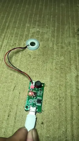 This Tiny Disc Turns Water Into Fog in Seconds #UltrasonicMister#ScienceDemo#DIYTech#CoolGadgets#TechExplained