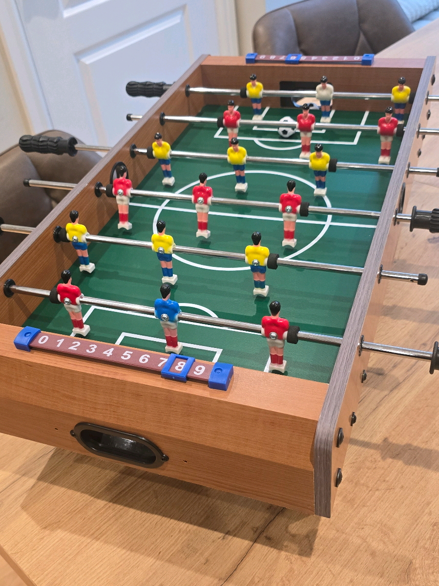 ⚽ TABLETOP FOOTBALL ⚽ Such a fun little Christmas gift and it only took me about 15 mins to assemble ⚽️🙌 comes with a video tutorial too so it’s super straightforward! Kids and adults will be on this all day over Christmas 😂 . . . @Denny Shop UK #football #tiktokmademebuyit #dealdrops #blackfriday #blackfridaydeals