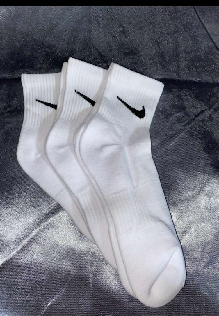 ✨ ¡Si buscas calcetines blancos simples pero de ALTA CALIDAD, esto es para tiii! 🧦 Comodísimos, duraderos y perfectos para cualquier ocasión. ¡Te van a encantar! 💥 #socks #nike #casual #plainwhitesocks #fyp 