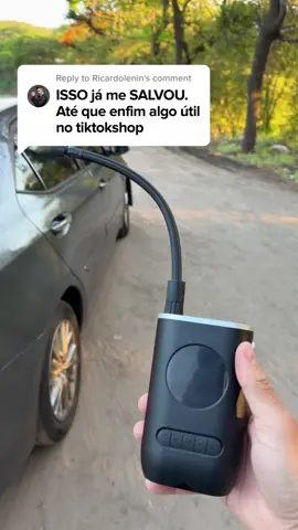 Mini compressor de ar portatil. Enche pneu de carro, moto, bike e muito mais. Tem até lanterna de led Ele é recarregavel #TikTokShop1111BR #tiktokshopblackfridaybr o melhor item que todo dono de veículo tem que ter