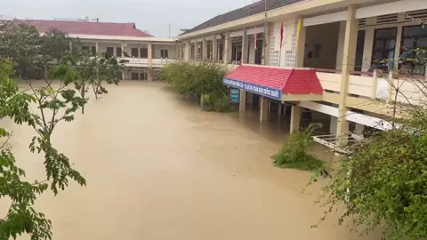 Lịch sử không bao giờ lặp lại 🌧️🌧️🌧️🌧️ Chỉ hơn thôi chứ lập lại chi mệt!!!  #nhonbinhclub #lũ2025 #thcsnhonbinh 