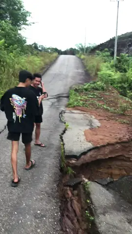 Cekk longsor kuan kades dengan pa camat 🤣#infokapuashulu#kalteng #palangkaraya #lewatberandamu 