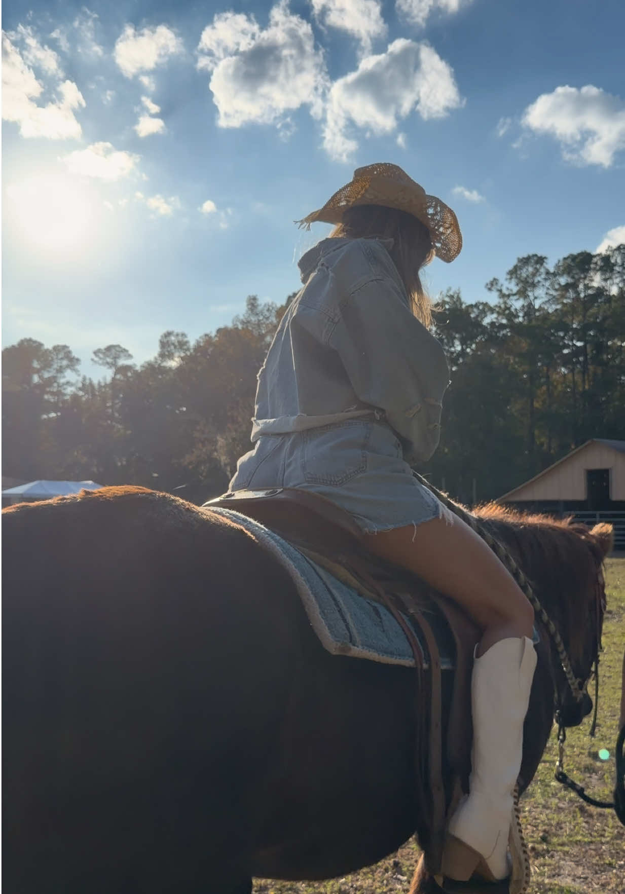 Hot girls ride horses 🤠🤪 #fyp #horseriding #iphone17 #cowgirl 