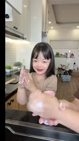 Vừa thơm, sạch, kháng khuẩn lại không khô da , các bác đầu tư về rửa tay cho sạch nha #mesausoc #botruatay #cleanz #xh