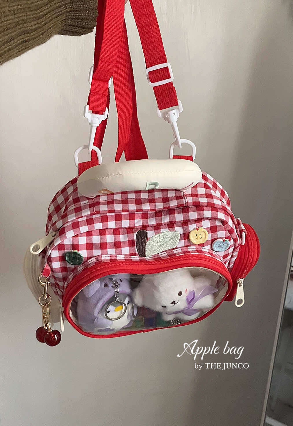 Cutesy apple bag 🍎 Perfect for collectors who want to display merch ✨ @The Junco #thejunco #applebag #appleitabag #cutebag #kidsbag 