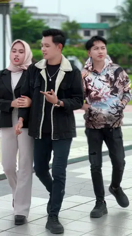 Yang selalu hancur di dalam.🥺💔@Bunda Kinara🫶 @mas__holis @Novelia Indriyati Ha @Arthaldtoffice 