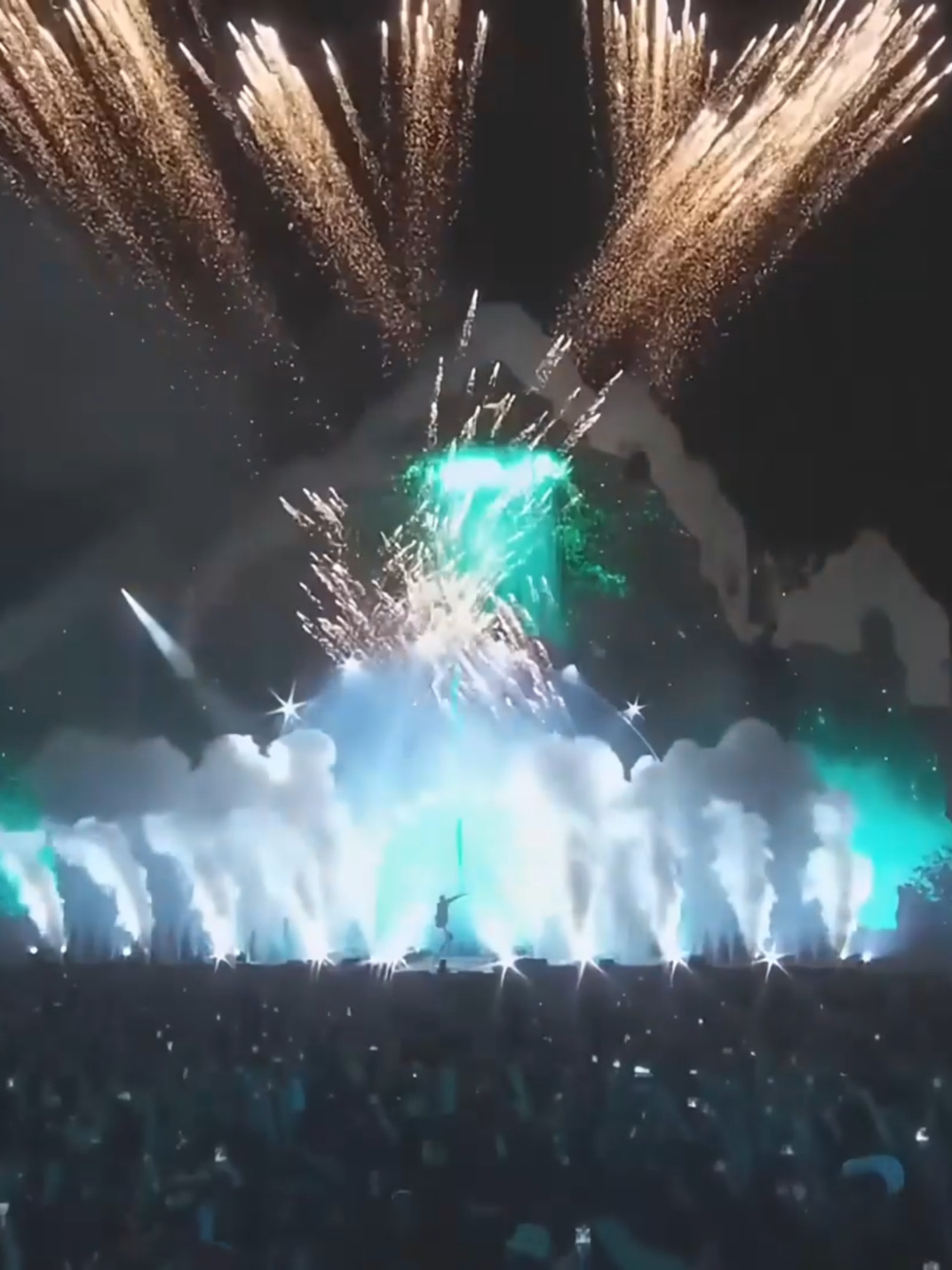 the biggest concert, but the most tragic #travisscottconcert #astroworld #astroworldfestival #escapeplan #thescotts #4k #edit
