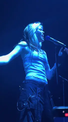 Ella playing with the drums #ella #ellaboh #changetour #wlw #fyp @ellaboh 