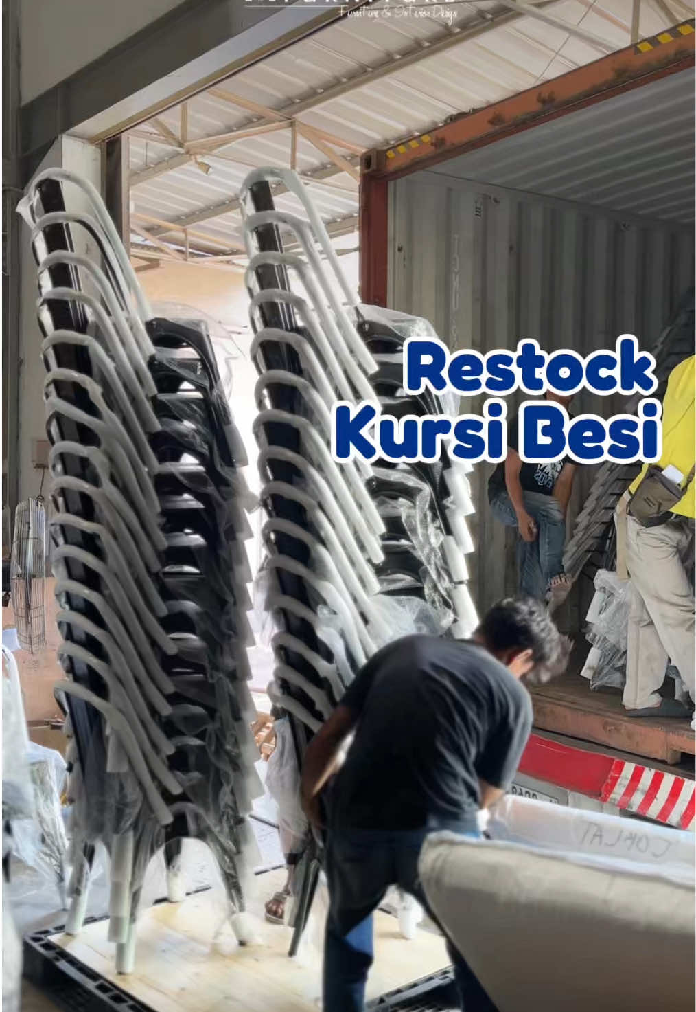 Restock kursi besi kokoh dengan material yang berkualitas, cocok untuk kamu yang mau upgrade cafe, restoran atau space santai di rumah 🛒✨ Check out sekarang sebelum kehabisan lagi 😉🫶🏻 #fyp #kursibesi #kursicafe #kursirestoran #kursiminimalis 