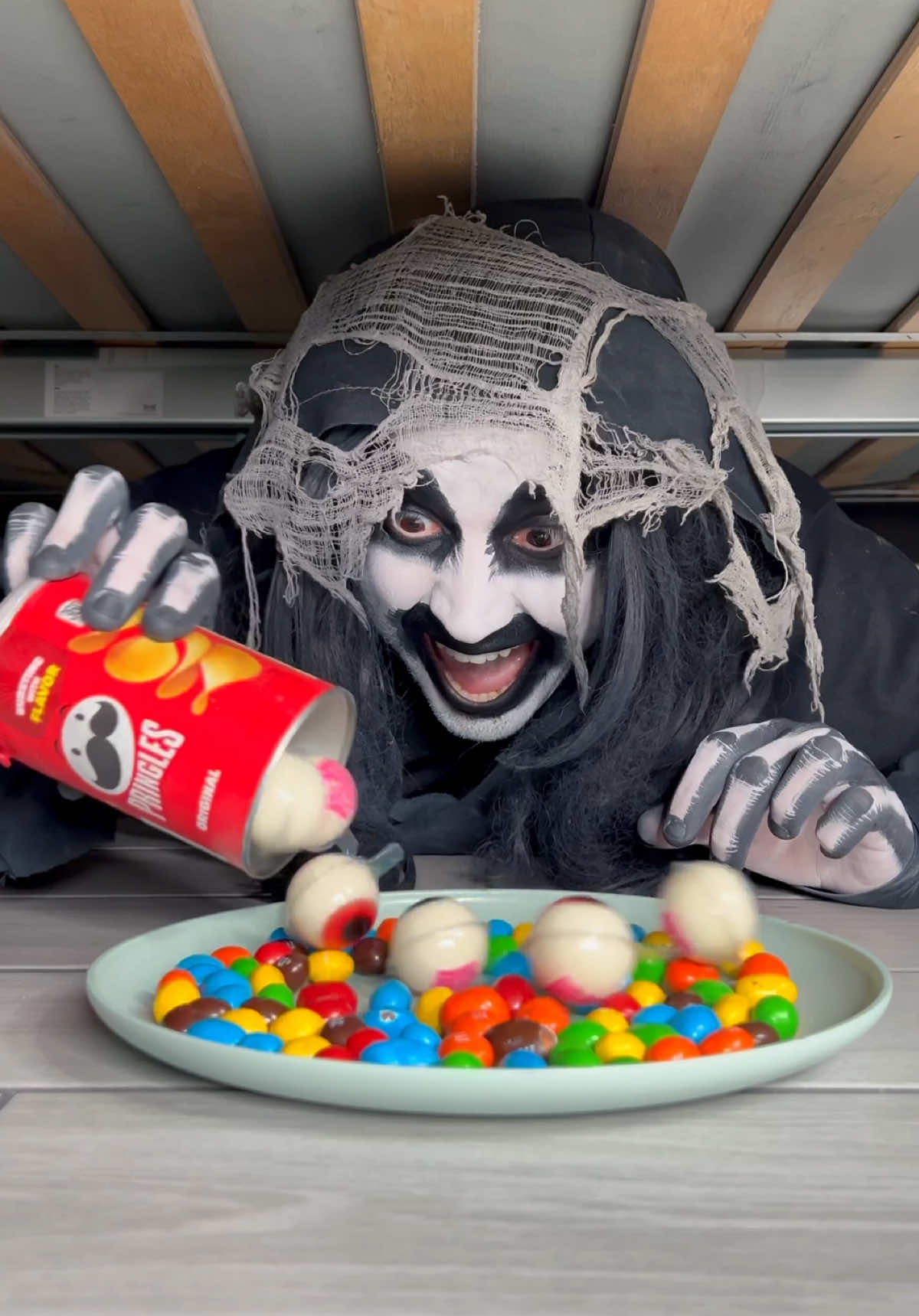 Monster finds endless candy 👻🤣 #monsterundermybed #funnyvideo 