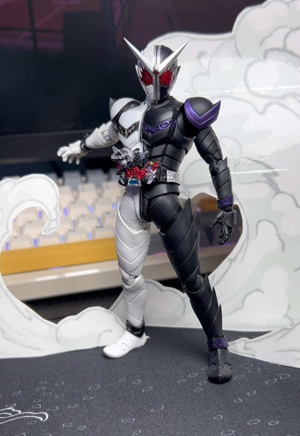 Posing Shfiguarts Shinkocchou Seihou Kamen Rider W Fang Joker form - #kamenrider #kamenriderw #shfiguarts #actionfigures #heisei   