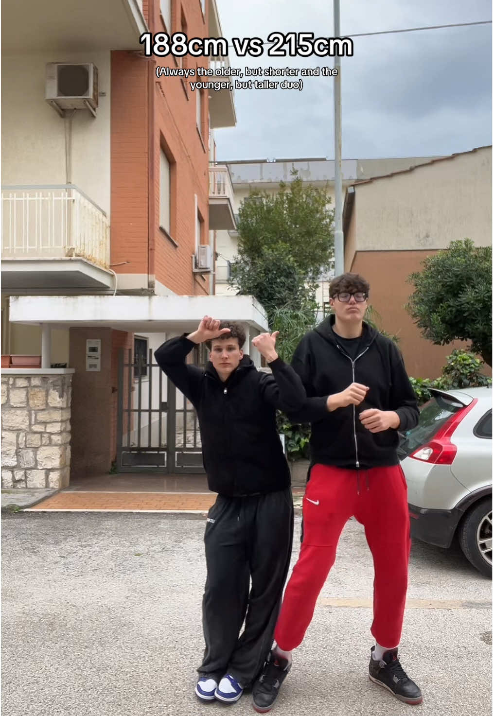 With shoes okey🥹💃🏼.#fyp #duo #friends #2008 #basketball @anto.marciante 