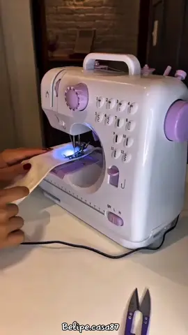 Mini Máquina Portátil de Costura Ponto Acessível,Costura Sem Fio! 🪡🧵  🔗 Comenta COSTURA que envio LINK!  . . . .  #maquinadecostura #minimaquinadecostura #costura #afiliadashopee 