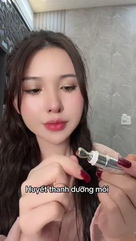 Huyết thanh dưỡng môi 