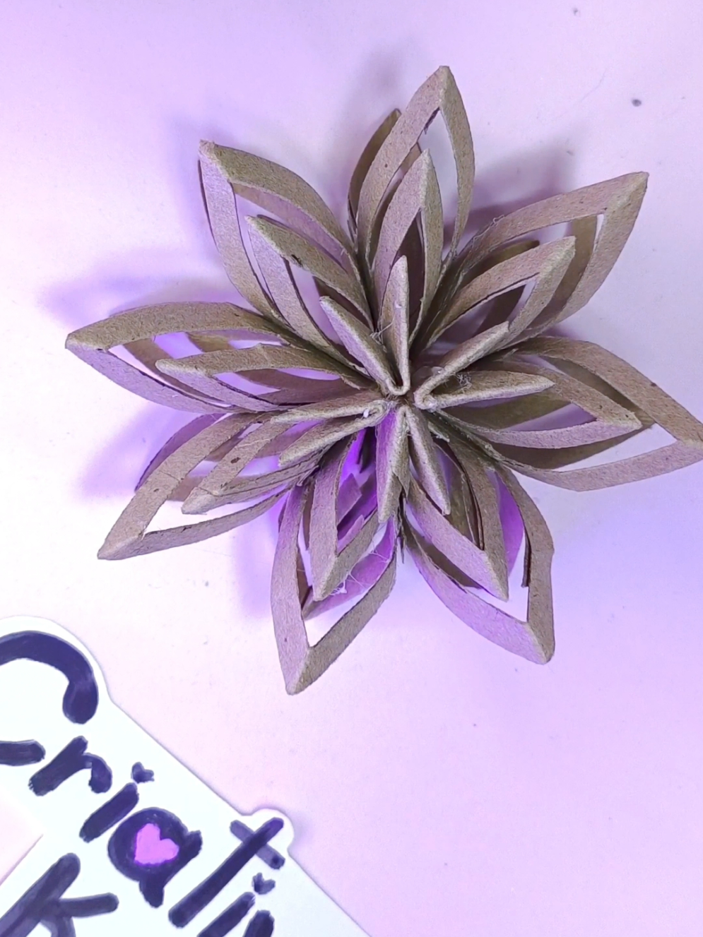 DIY Floco de neve Snowflake de papel #xmasdecorations #christmasdecor #DIYNavideño #diyxmas 