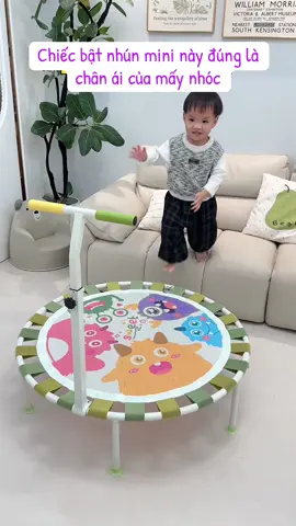 “Ở nhà cũng vận động khỏe re! 🏡💪 Chiếc bật nhún mini này đúng là chân ái của mấy nhóc—vừa xả năng lượng, vừa giúp tăng sức bền mà bé mê tít luôn ❤️ Bật vài cái là cười cả ngày!” #BậtNhúnChoBé #ĐồChơiVậnĐộng #ĐồChơiChoBé #BéVậnĐộngTạiNhà #MẹGợiÝ     