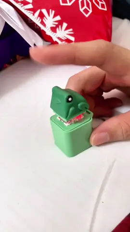 No one need a frog croaking keychain,but we all want one.Ribbit#keychain #funny #tiktok #fidgettoys #frogkeychain 
