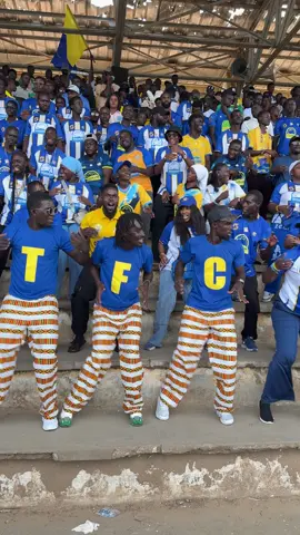 @ultars_allezrio nioy borom ngalandou diouf kw 🔥 ambiance bi chaque match nileuy démé 🔥👌🏾💛💙 ligue1 senegal dafa nékhh @Rufisque Senegal @teunguethfc 
