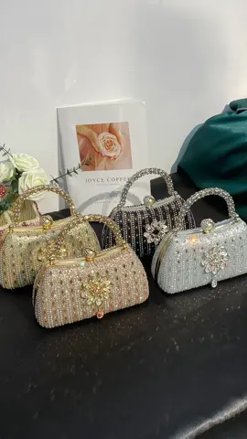 I'm truly falling in love with it!!!🥹🥹😭#eveningbag #womenbag #bag #gifts #fallfashion 