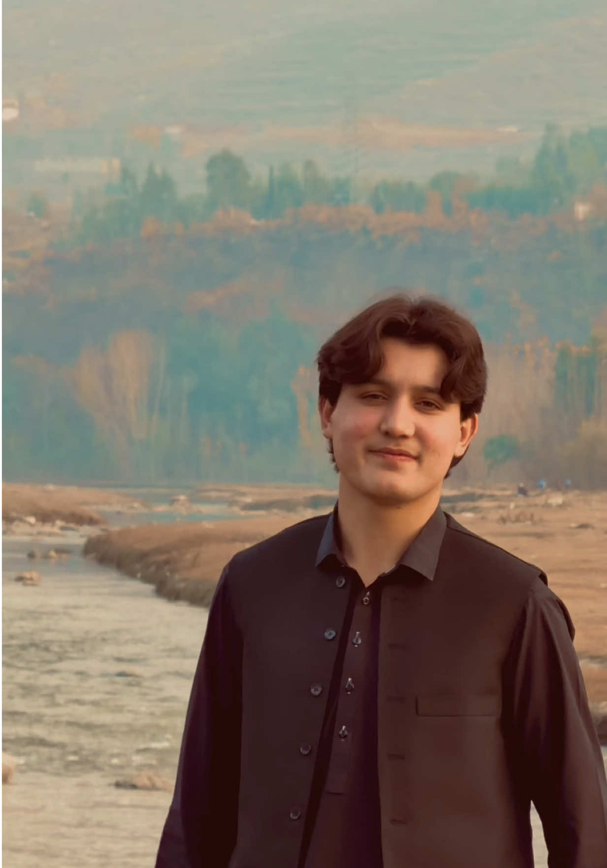 Kam bakhta da kanzalo chal khu har chala warze #foryou #foryoupage #song 