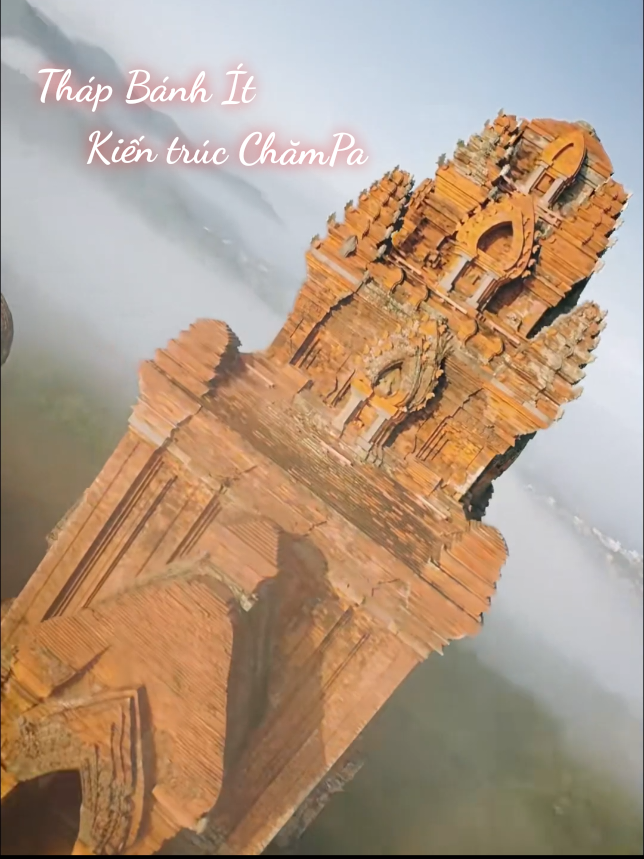 Tháp Bánh Ít - Nét đẹp văn hóa ChămPa  Kiến trúc mang nét đẹp in đậm dấu ấn đặc trưng của người Chăm. Tháp được xây dựng vào thế kỉ XI - XII và đã tồn tại cho đến nay, được công nhận là Di tích kiến trúc nghệ thuật cấp quốc gia. Nơi đây cũng là địa điểm check - in không thể bỏ lỡ khi du lịch tại Quy Nhơn 😊 #dacsanbienrunggialai #fyp  #viral #quynhon #xuhuongtiktok 