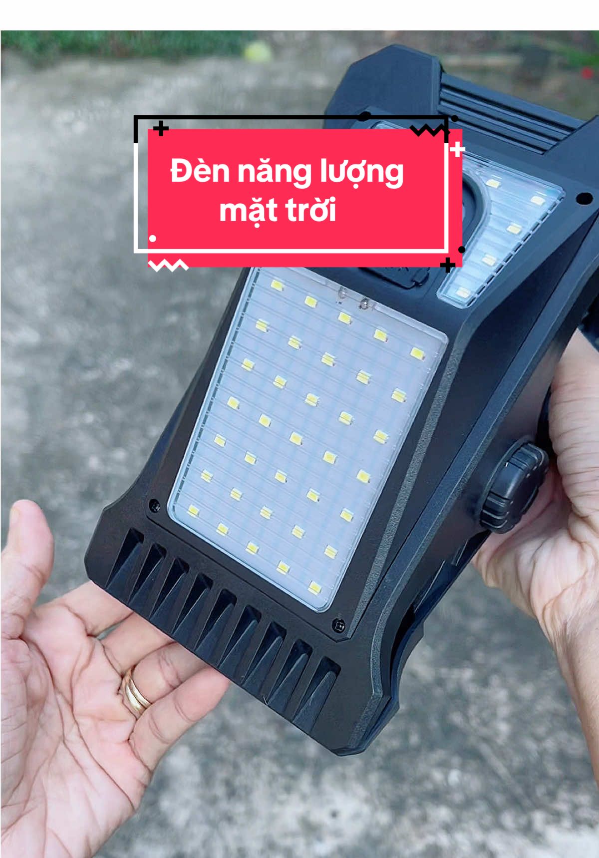Đèn năng lượng mặt trời dạng kẹp tiện dụng  #maianhgom #dennangluongmattroi #dencambien #dungcutienich #foryou 
