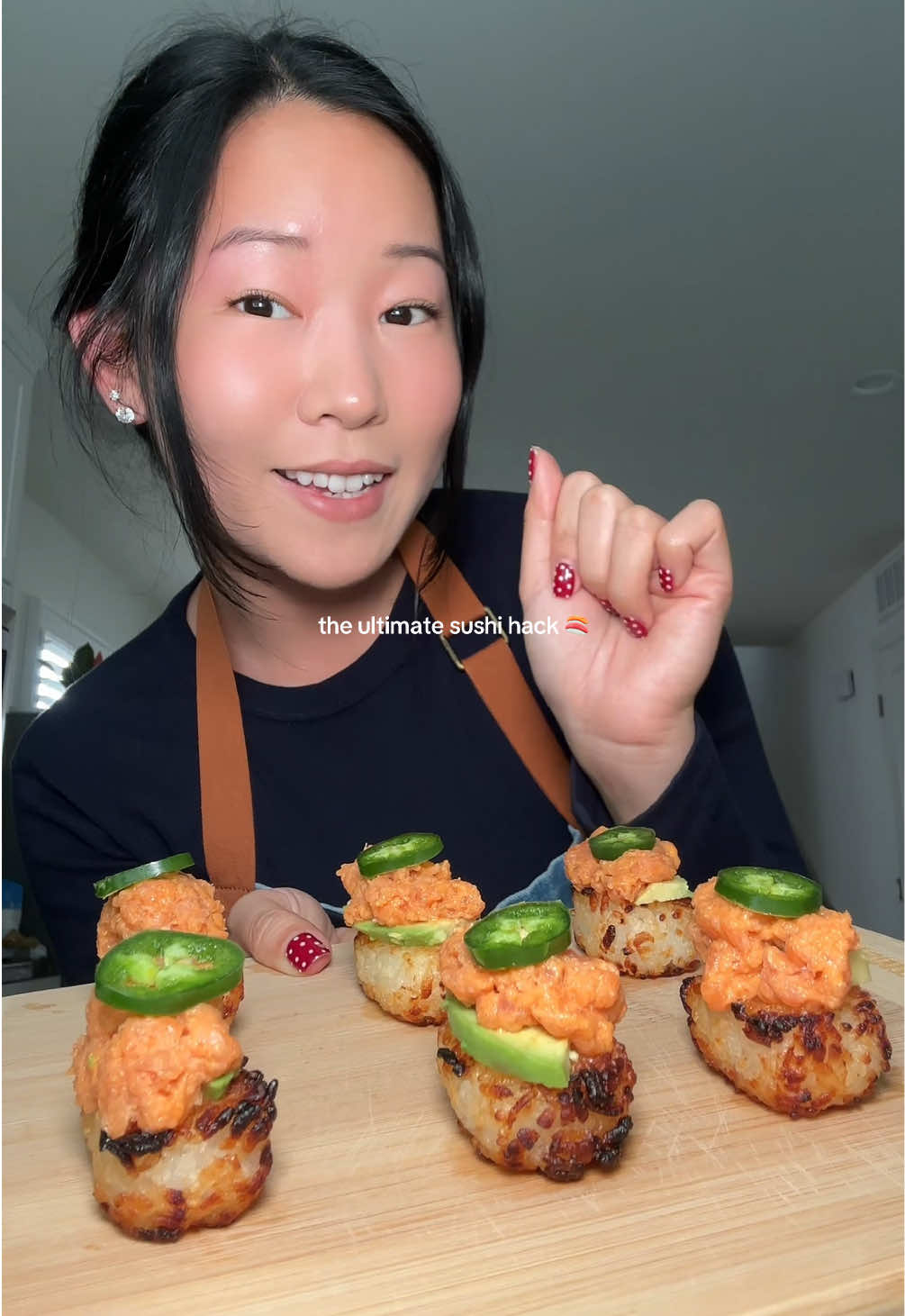how to make spicy tuna crispy rice at home — easy edition 🥰🍣 what you’ll need:  tuna nigiri  sriracha kewpie mayo @キユーピー公式  soy sauce @Kikkoman USA  sesame oil avocado  jalapeño airfry at 400F for 30 mins, flip halfway  #spicytunacrispyrice #sushi #EasyRecipe #foodhacks #cooking 