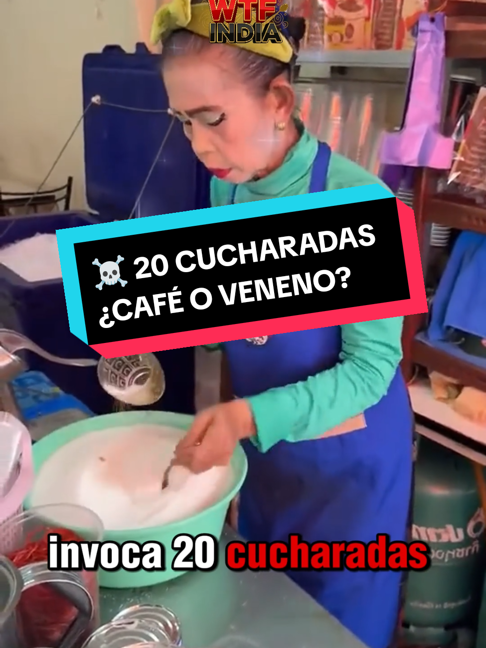 ☕️💀 Esto no es café frío. Es una bomba azucarada con popote. 20 cucharadas de azúcar. Una señora con mirada de villana turca. Y un líquido espeso que grita: “te vas a arrepentir, pero lo vas a disfrutar”. India, siempre un paso adelante en la carrera por dejarte sin páncreas. 👇 ¿Te lo tomarías o le rezas al café negro? 🎬 Crónicas del azúcar callejera 🧠 Sin filtros. Sin piedad. #wtfindia #food #streetfoodindia  #cafe  #curiosidades 