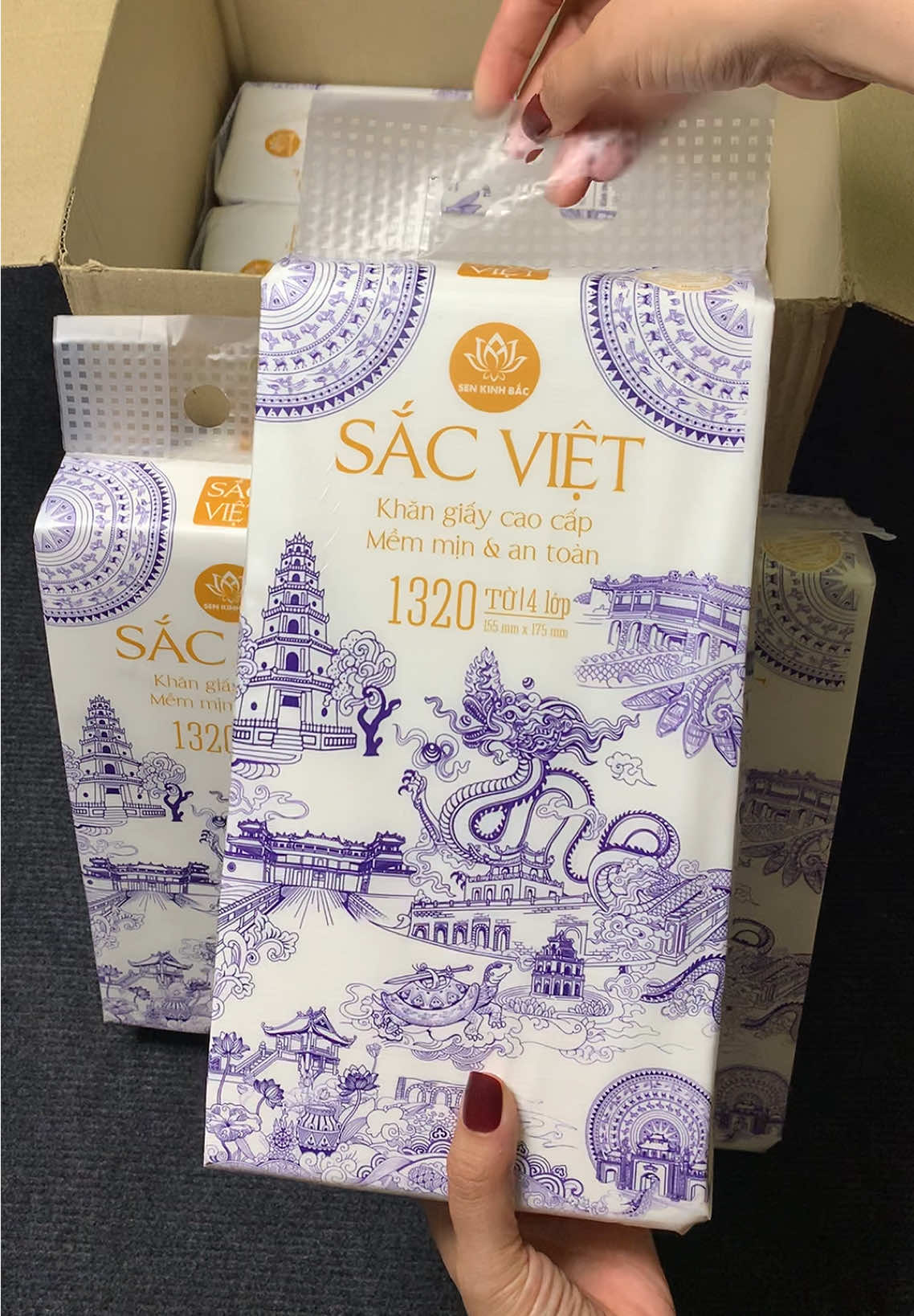 [ THÙNG 6 BỊCH ] Giấy Treo Tường Sắc Việt 1320 tờ - 4 Lớp Mềm Mịn, Thành Phần Bột Gỗ Tự Nhiên 100%#giaysenkinhbac #giaysacviet #giayruttreotuong #emthưtạphoá #xuhuong 