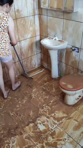 esse é o banheiro mais sujo do Brasil🇧🇷😱 #asmrlimpeza #limpezasatisfatória #faxinando #rotinadecasa 