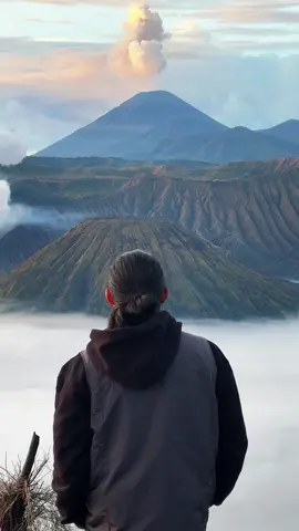 Bromo dengan keindahannya di ahir tahun