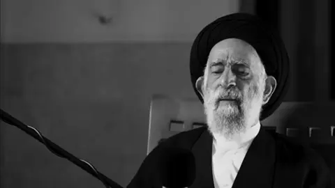 التربية الصحيحة تبدأ من البدايات وأعظم بداياتها حبُّ الأب الذي يُعلّم القلب قبل السنين 🤍 . . . #حب #الاب #التربية_الصحيحة #سيد_هادي_المدرسي #كربلاء 