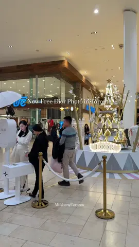 How CUTE✨🪞They’re here until Jan 4. They were also giving out a mini @Diorbeauty sample! #toronto#thingstodointoronto#torontoactivities   