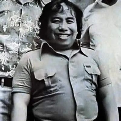 KHO TJENG LIE, 邱诚烈(1942-2003) Ateng [1942-2003] bermarga Kho dengan nama Kho Tjeng Lie,  memiliki nama lengkap Andreas Leo Ateng Suripto dilahirkan di Bogor , Jawa Barat pada bulan Agustus 1942. Ia menikah dengan Theresia Maria Reni Indrawati dan memiliki dua putra. akrab di kalangan pecinta film komedi Indonesia di masa emas perfilman nasional Indonesia. Pelawak ini sempat bergabung dengan grup Kwartet Jaya bersama Eddy Sud , Bing Slamet dan Iskak. Bersama Kwartet Jaya , Ateng membintangi 