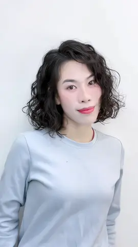 “ Trên đời này, tất cả phụ nữ đều xinh đẹp. Miễn là cho chúng tôi 3 tiếng để chuẩn bị 🤭“ #xoănretro #xoănlười #xoăn_sóng_hàn #hairstyle #viral