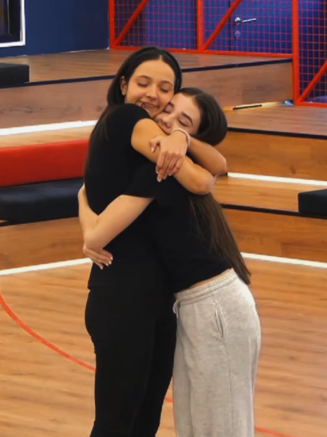 END OF THE WORL a la gira 🫵🏼 #operaciontriunfo #ot2025 #otdirecto #editot #ot25 #cristinaot #claudiaot #clautina #OTDirecto7D #OTDirecto8D