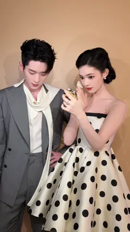 Lâm Duẫn updated DY “Bạn tui bảo vệ tui rất quyết liệt đó 😎” #thualoi #chenglei 
