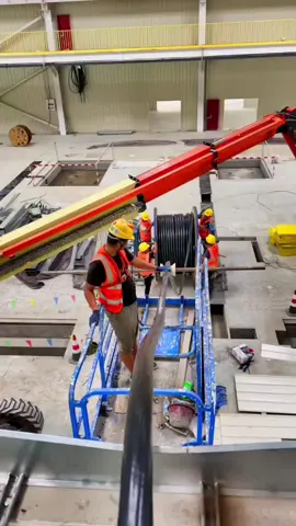 Laying cables in high-rise cable trays is challenging, but not difficult. Cable conveyors can provide stable power output, replacing manual cable pulling.#cableconveyor #cablemachine #cablelaying #cablepulling #cablerailing #engineeringsolutions #cablelayinginnovation #cableconveyormachine 