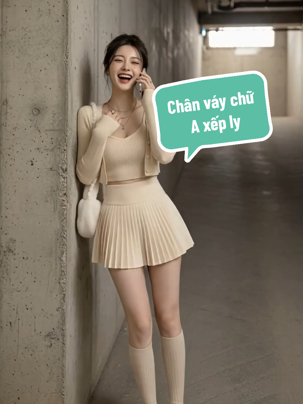 Mê cái sự trong trẻo này quá đi! 🥺 Chân váy xếp ly màu kem phối cùng set len tăm chuẩn gái Hàn. Váy form chữ A cứng cáp, xếp ly sắc nét không lo mất sóng. Mặc lên là auto thành nữ chính phim thanh xuân! ✨ #chanvayxeply #koreanstyle #ulzzang #vayngan #thoitrang 