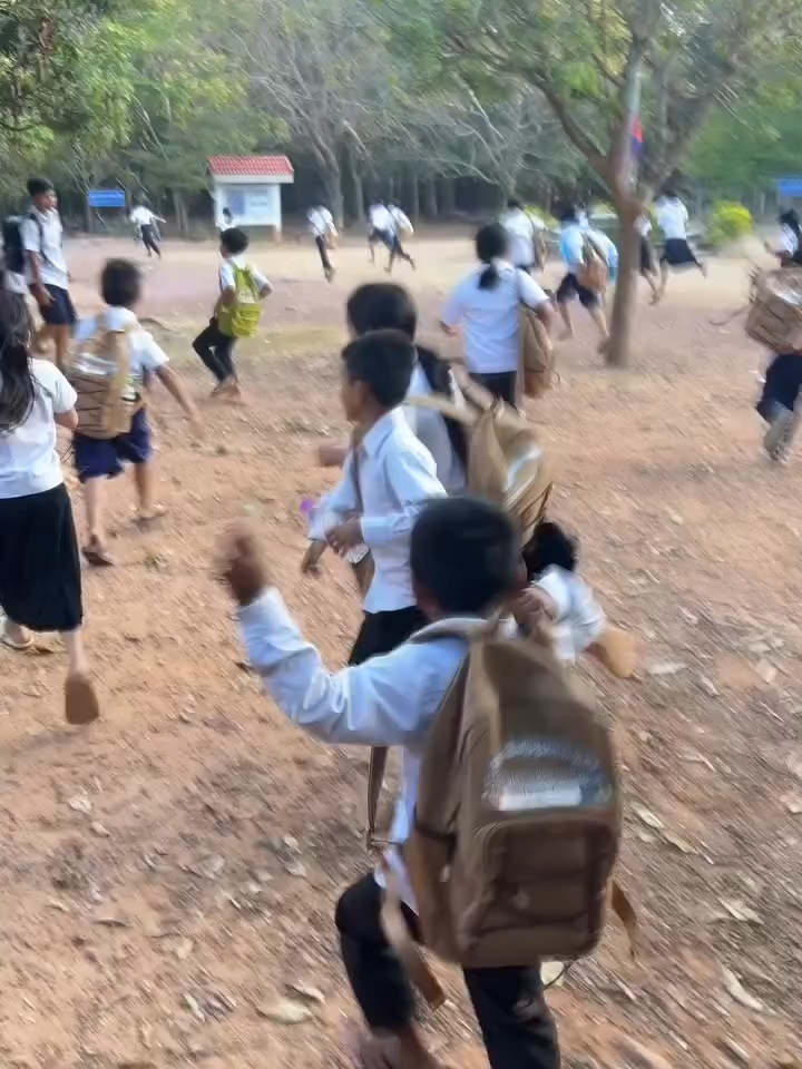សាលារៀននៅតាមព្រំដែនកម្ពុជា-ថៃ #ខេត្តឧត្តរមានជ័យ បានផ្អាកដំណើរការភ្លាមៗជាបណ្ដោះអាសន្ន ដោយសារយោធាថៃបានបើកការបាញ់ប្រហារមកលើកងកម្លាំងកម្ពុជា នាព្រឹកថ្ងៃទី៨ ខែធ្នូ ឆ្នាំ២០២៥ Schools along the Cambodia-Thai border in Oddar Meanchey province have temporarily suspended operations after the Thai military opened fire on Cambodian forces on the morning of December 8, 2025. #Cambodia #Weneedspeace #Thai #invade #Khmer