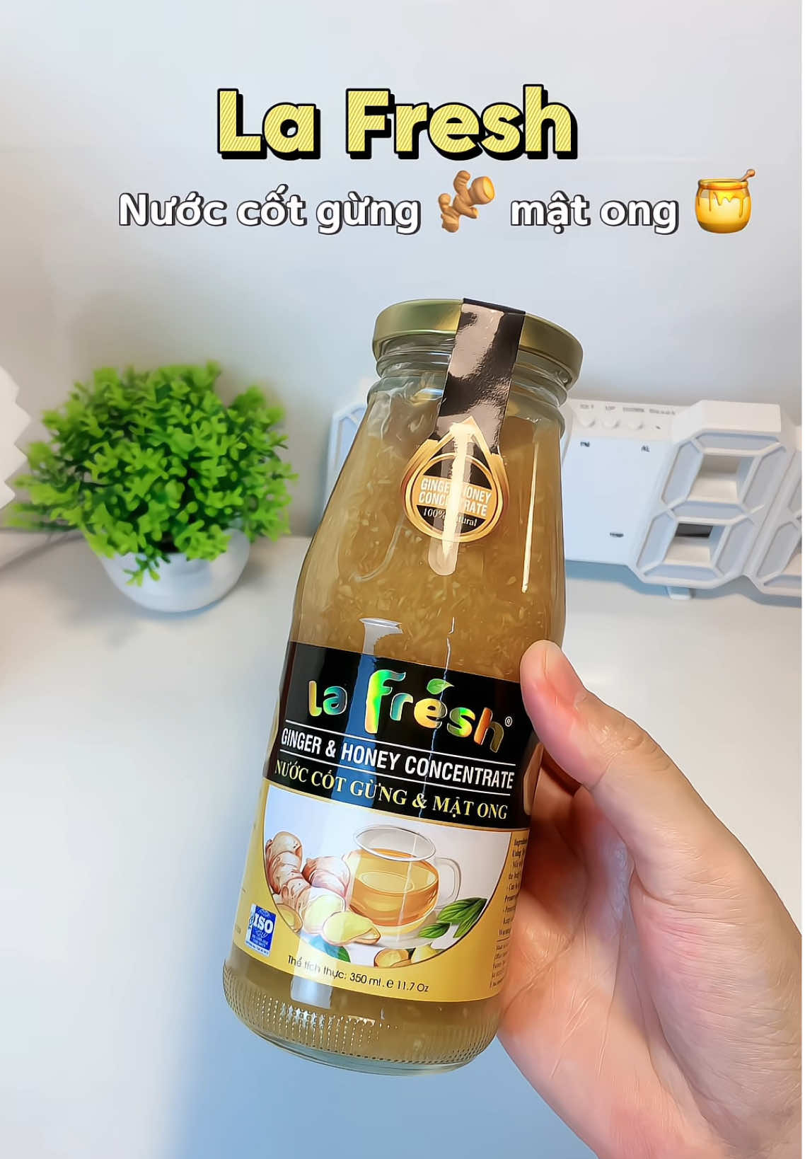 Mùa lạnh thì có em nước cốt gừng mật ong này @LaFresh - Nguyên liệu pha chế ở nhà cần thiết lắm luôn, sáng sáng có ly như này là ấm người hẳn nè  #nuoccotlafresh #nuoccotgungmatong #gungmatong #xuhuong 