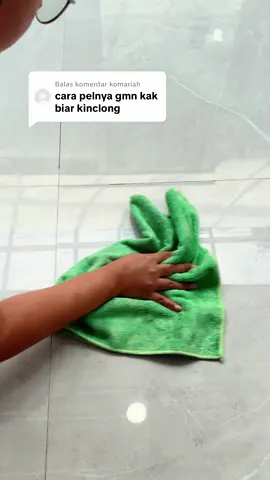 Membalas @komariah pake kain microfiber kak setelah di pel 🥰 jangan nunggu kering ya pel nya biar ngga berbekas.. #kainmicrofiber #pelgranit #granitlantai #lantaigranit #lantairumah 
