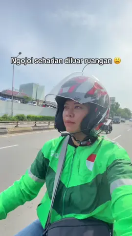 Andelan banget kalo udah kena debu & kotoran di jalan ya Volcano Facewah G2G @glad2glow.indo 😍  Texturenya enak banget super duper membersihkan dan bikin wajah jadi seger 🥰 aaah love banget pokoknya  #G2GVolcanoFW #g2gformen #facialcleanser 