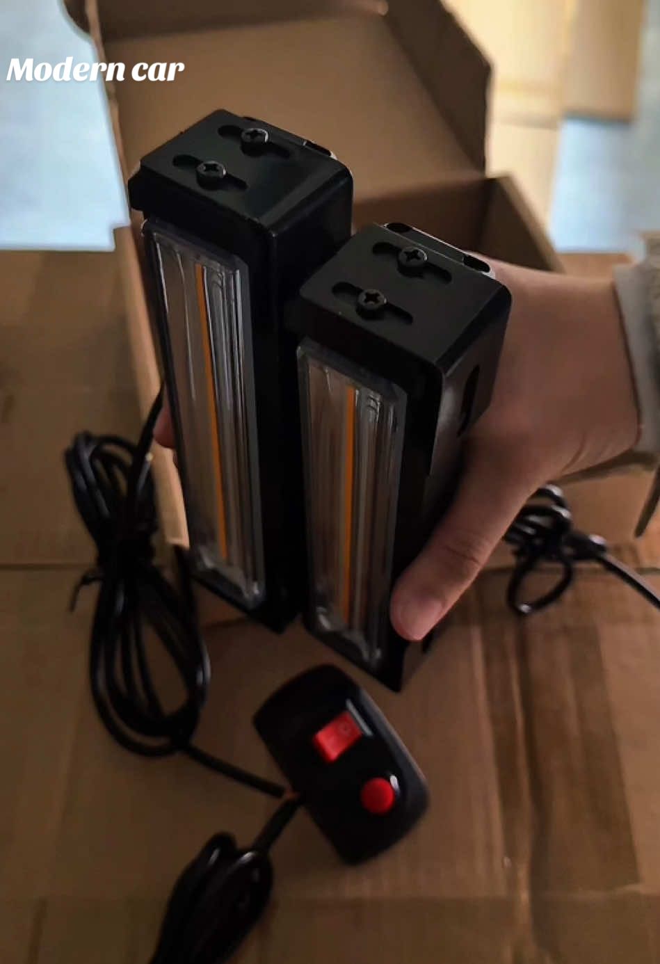 Lumière stroboscopique COB jaune sur la calandre de la voiture#strobelights #led #camion #IKW #COB #auto #foryou 